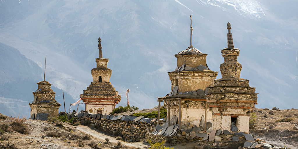 How Long is the Annapurna Circuit?